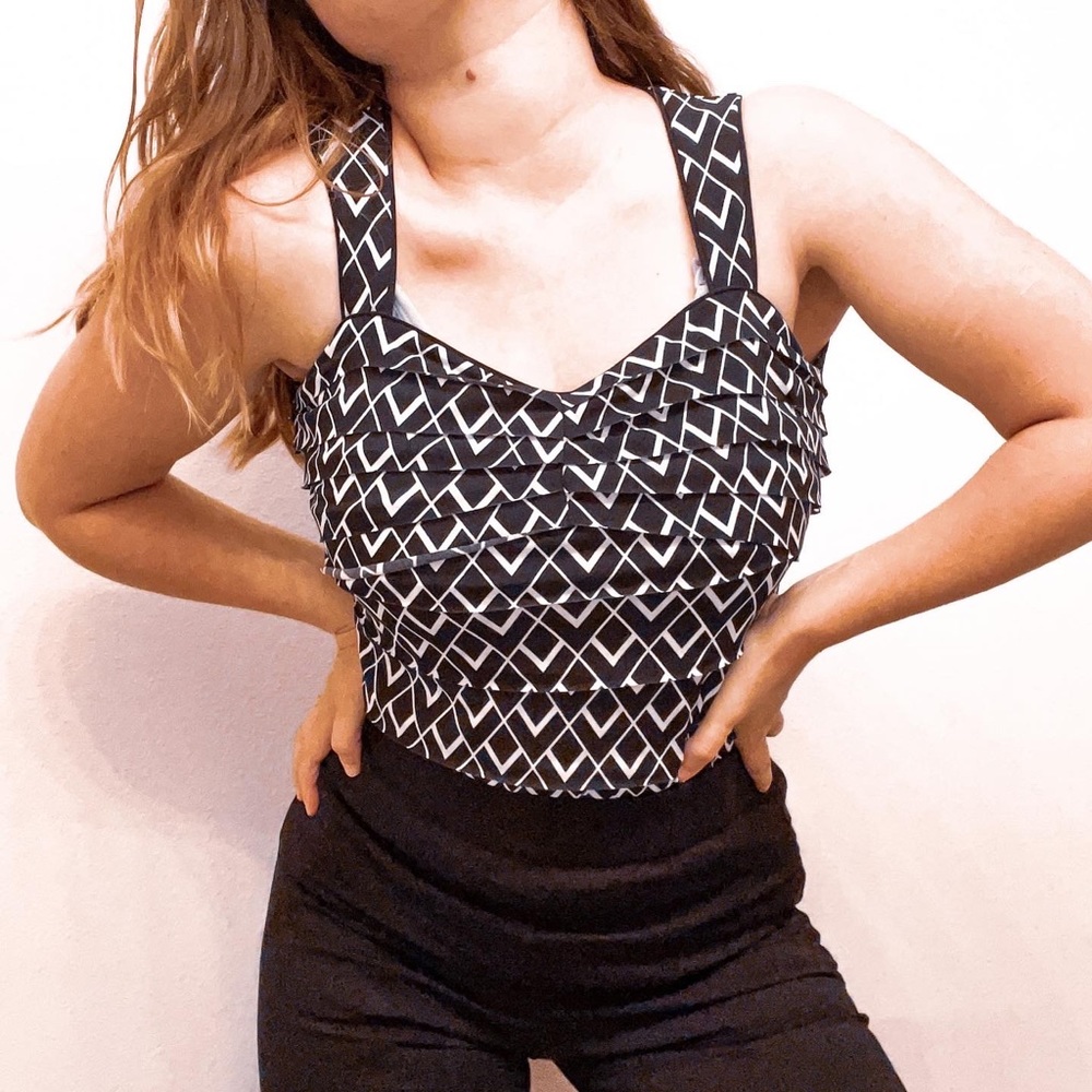 NWOT Body Con tank Top with abstract print